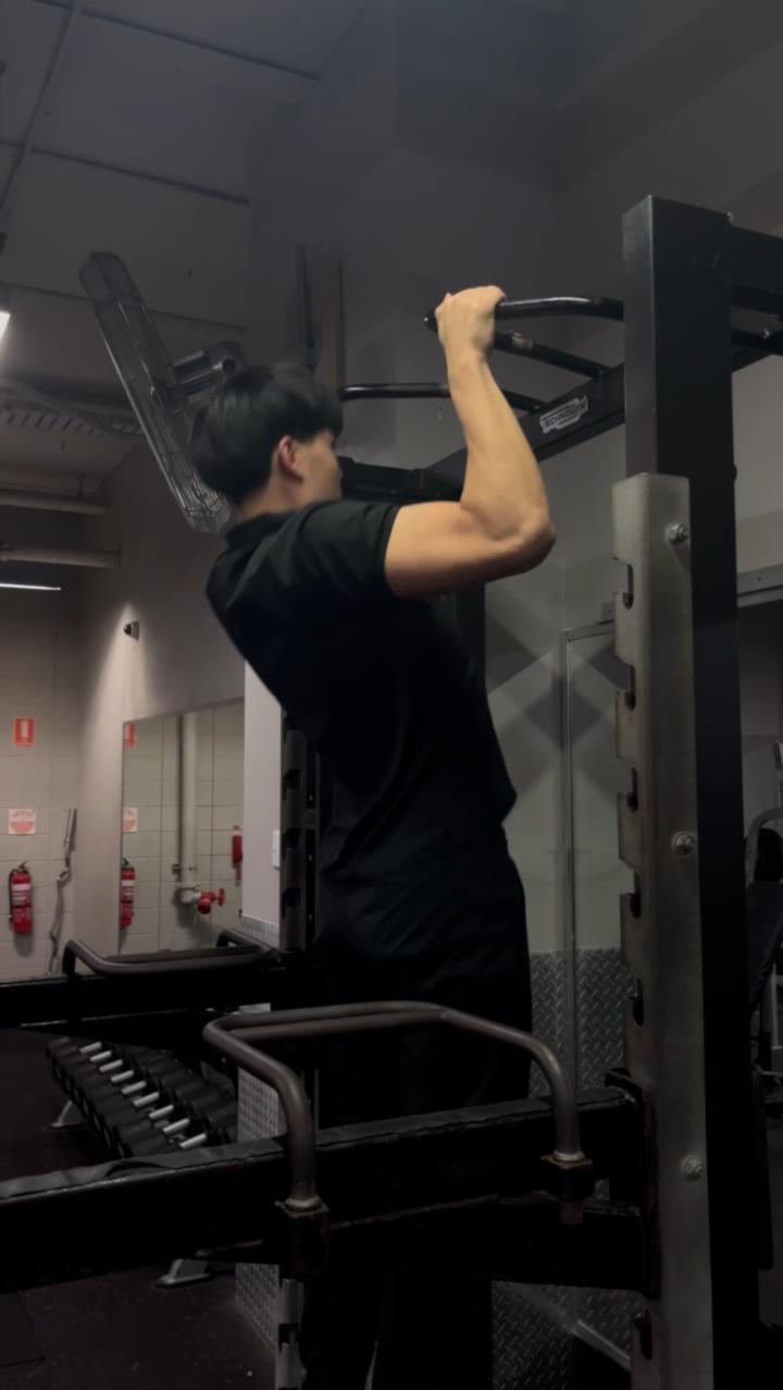 Evan mid pull-up